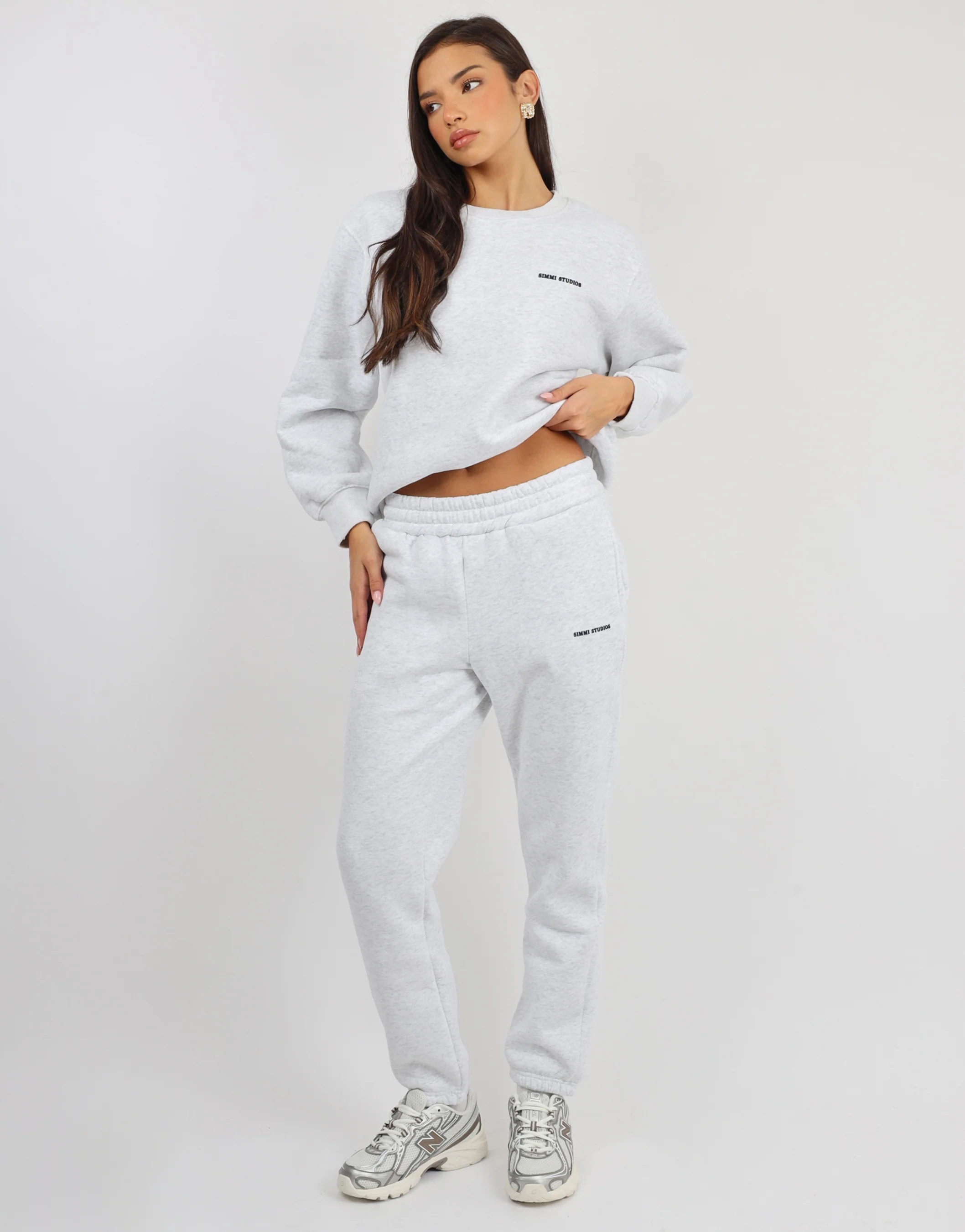 Ashby Simmi Studios Essentials Sweatshirt in Pebble Grey - Image 3