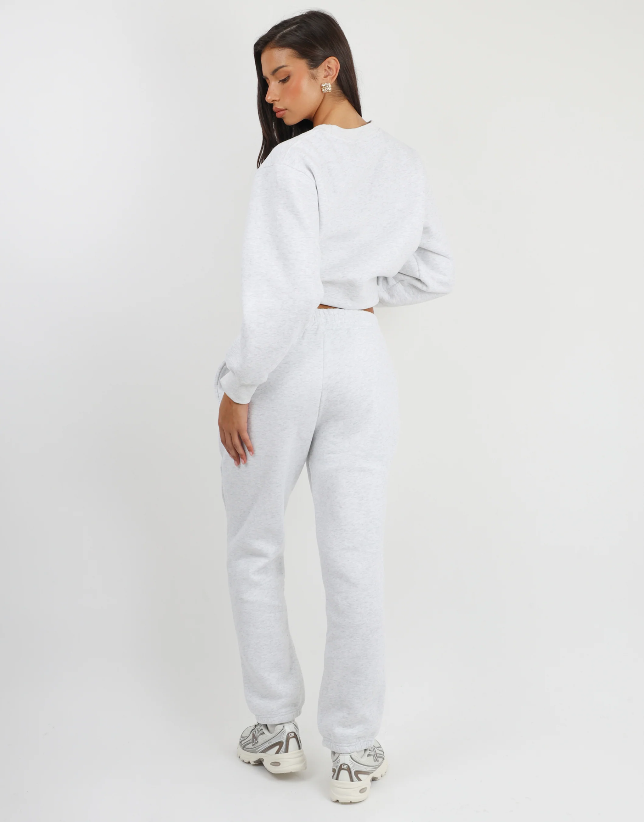 Ashby Simmi Studios Essentials Sweatshirt in Pebble Grey - Image 5